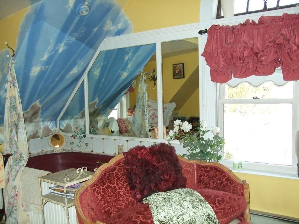 Enchanted Nights Bed & Bath Kittery Værelse billede